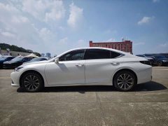Lexus ES 200 Premium Edition - фото 5