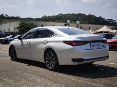 Lexus ES 200 Premium Edition - фото 7