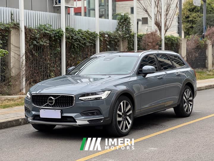 Volvo V90 Cross Country B5 AWD Ultimate - автомобиль из Китая