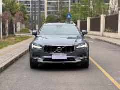 Volvo V90 Cross Country B5 AWD Ultimate - фото 2
