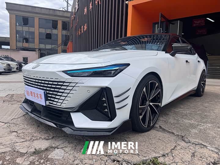 Changan UNI-V 2022 1.5T premium - автомобиль из Китая
