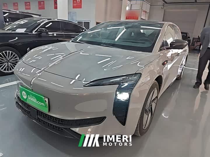 Hongqi EH7 640 four-wheel drive smart version - автомобиль из Китая