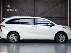 Toyota SIENNA 2021 2.5L Hybrid Premium Edition - фото 4