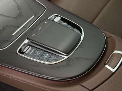 Mercedes-Benz E-Class facelift three E 300 L sporty and fashionable - фото 11