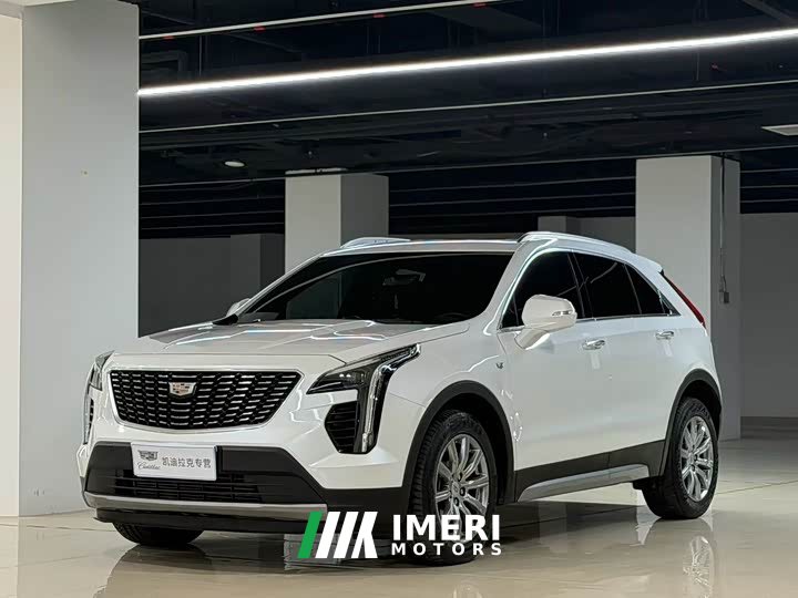 Cadillac XT4 28T two-wheel drive leading