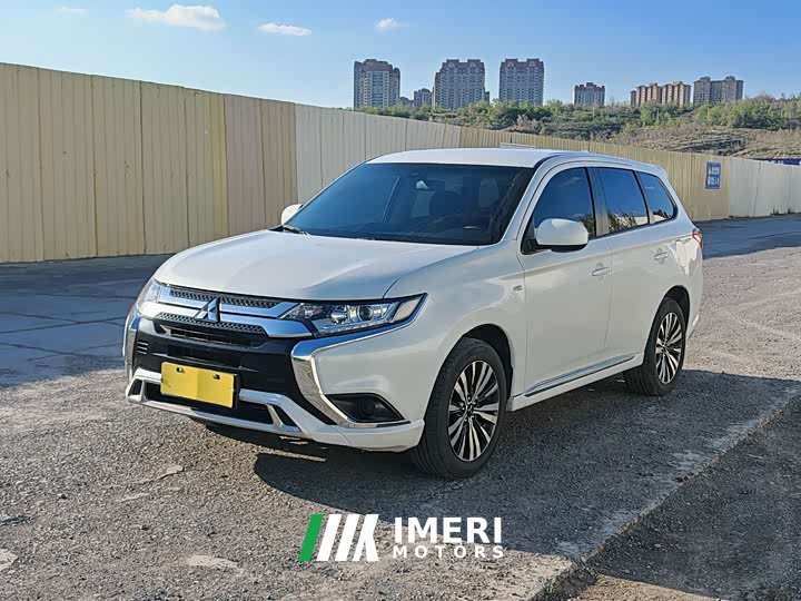 Outlander 2021 facelift 2.0L 2WD smooth version 5 seats
