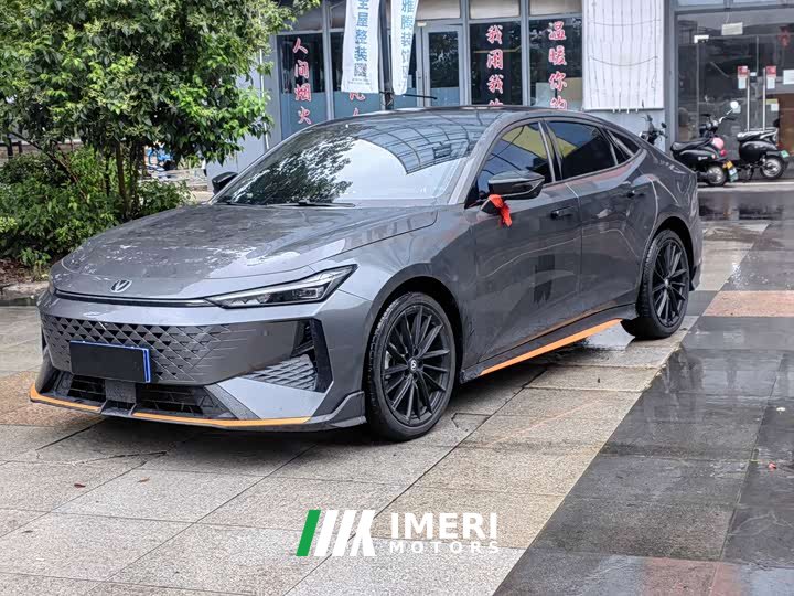Changan UNI-V 1.5T smart pilot - автомобиль из Китая