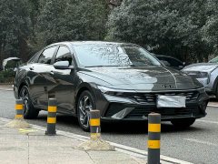 Hyundai Elantra 2023 1.5L CVT LUX Premium Edition - фото 2
