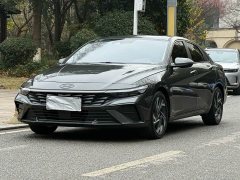 Hyundai Elantra 2023 1.5L CVT LUX Premium Edition - фото 3