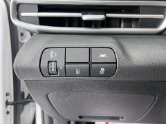 Hyundai Elantra 2022 1.5L CVT LUX Premium Edition - фото 11