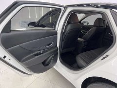 Hyundai Elantra 2022 1.5L CVT LUX Premium Edition - фото 13
