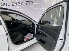 Hyundai Elantra 2022 1.5L CVT LUX Premium Edition - фото 18