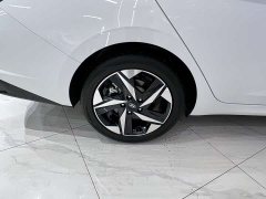 Hyundai Elantra 2022 1.5L CVT LUX Premium Edition - фото 19