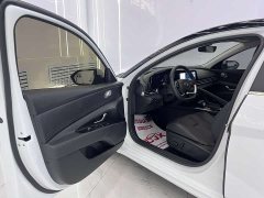 Hyundai Elantra 2022 1.5L CVT LUX Premium Edition - фото 7