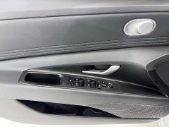 Hyundai Elantra 2022 1.5L CVT LUX Premium Edition - фото 8