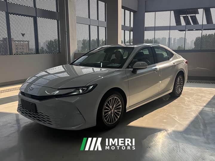 Toyota Camry Dual Engine 2.0HE Elite Edition - автомобиль из Китая
