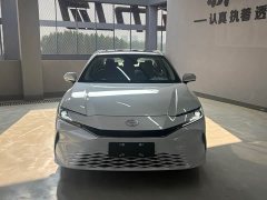 Toyota Camry Dual Engine 2.0HE Elite Edition - фото 2