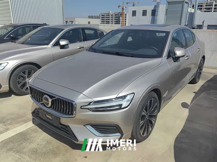 Volvo S60 B4 Zhiyuan Luxury Edition - автомобиль из Китая