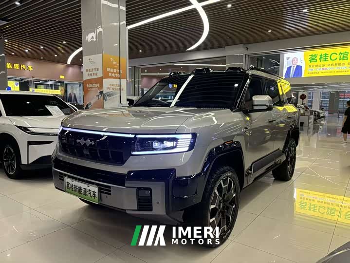 Fangchengbao Leopard 8 Zhiyong flagship version 6 seats - автомобиль из Китая