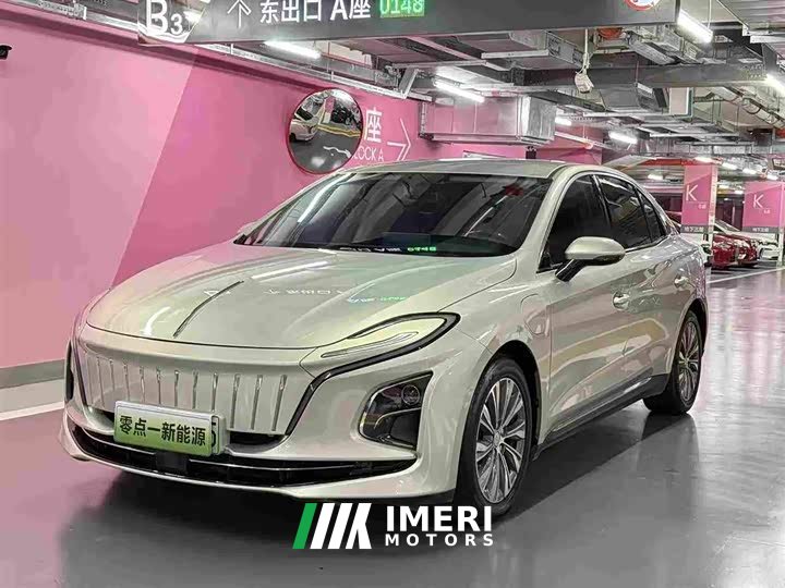 Hongqi E-QM5 620km PLUS - автомобиль из Китая