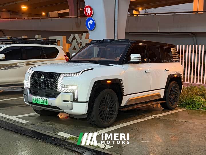 Yangwang Looking up at U8 2023 Deluxe Edition - автомобиль из Китая