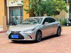 Lexus ES 2022 300h Premium Edition - фото 1
