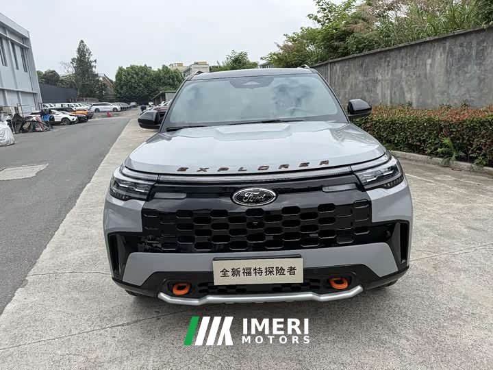 Ford Explorer 2.3T EcoBoost Kunlun Peak Edition 6 seats