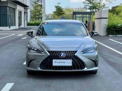 Lexus ES 300h Premium Edition - фото 2
