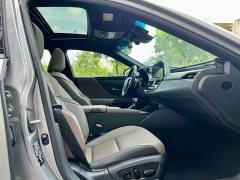 Lexus ES 300h Premium Edition - фото 9