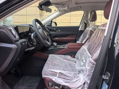 Hongqi HS3 PHEV 125km, 2 million units commemorative edition - фото 5