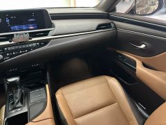 Lexus ES 2020 300h Premium Edition - фото 12