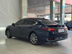 Lexus ES 2020 300h Premium Edition - фото 16
