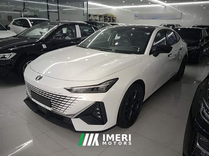 Changan UNI-V 2024 1.5T high-energy version - автомобиль из Китая