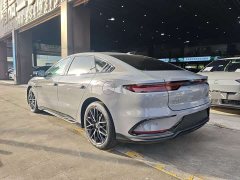 BYD Han DM-i Smart Driving Edition 125KM Honor Type - фото 6