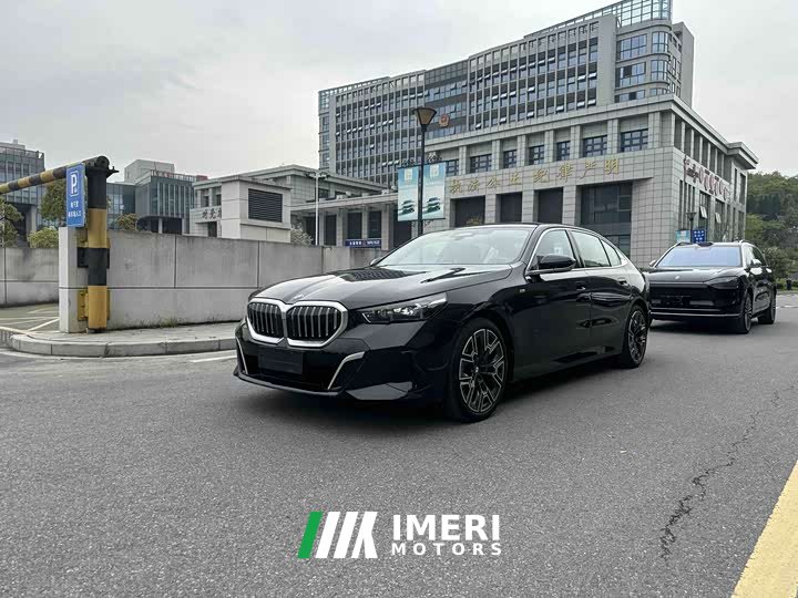 BMW 5 530Li Deluxe Version M - автомобиль из Китая