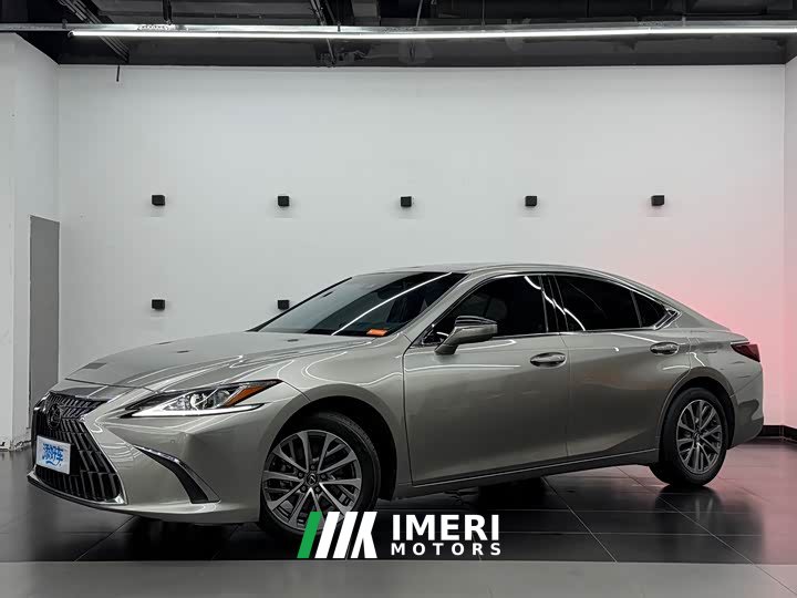Lexus ES 200 Premium Edition - автомобиль из Китая