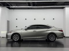 Lexus ES 200 Premium Edition - фото 3