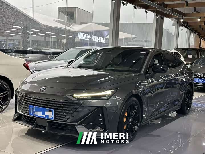 Changan UNI-V 1.5T smart pilot - автомобиль из Китая