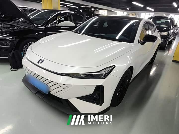 Changan UNI-V 1.5T smart pilot - автомобиль из Китая
