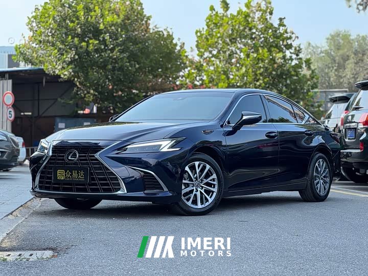 Lexus ES 300h Premium Edition - автомобиль из Китая