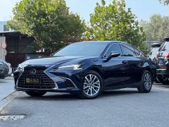 Lexus ES 300h Premium Edition - фото 1