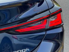 Lexus ES 300h Premium Edition - фото 10