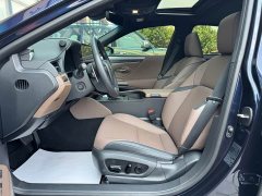 Lexus ES 300h Premium Edition - фото 12