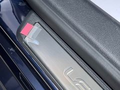 Lexus ES 300h Premium Edition - фото 18