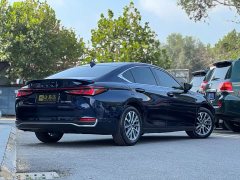 Lexus ES 300h Premium Edition - фото 3