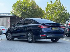Lexus ES 300h Premium Edition - фото 4