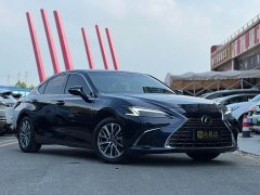 Lexus ES 300h Premium Edition - фото 6