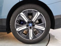 BMW iX xDrive40 - фото 9