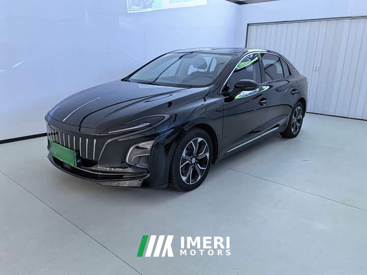 Hongqi E-QM5 facelift basic travel version