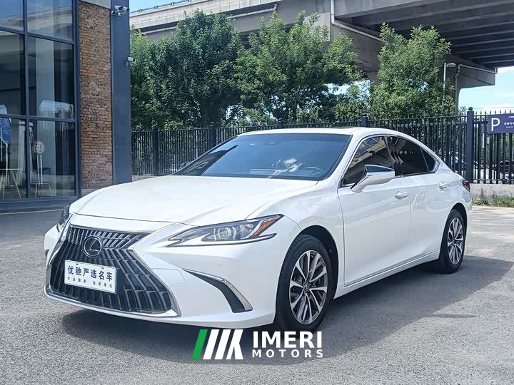 Lexus ES 200 Edition - автомобиль из Китая